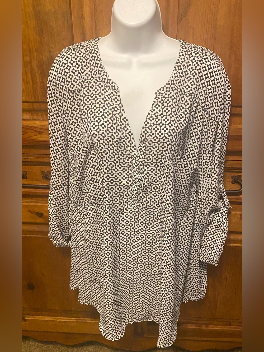 Torrid Harper Size 4 Black White Geometric
Clover Print Pullover Blouse Top